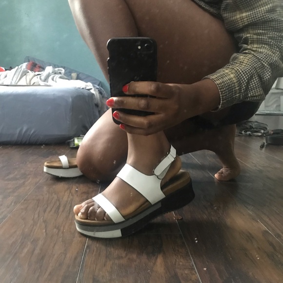 Sandals - Picture 3 of 3